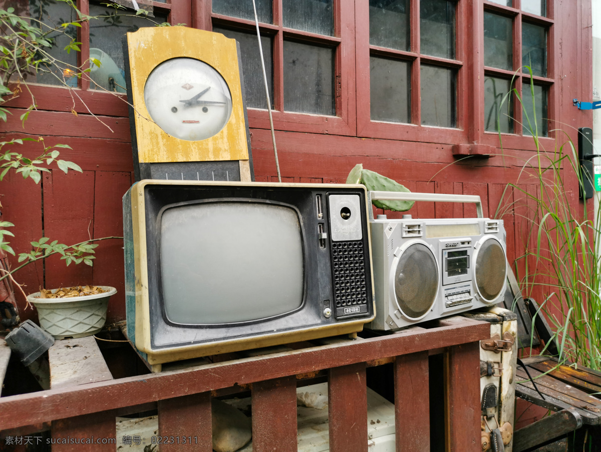 老物件 老古董 八十年代 电视机 黑白电视 录音机 收音机 卡带机 钟表 家电 电器 记忆 怀旧 生活百科 数码家电