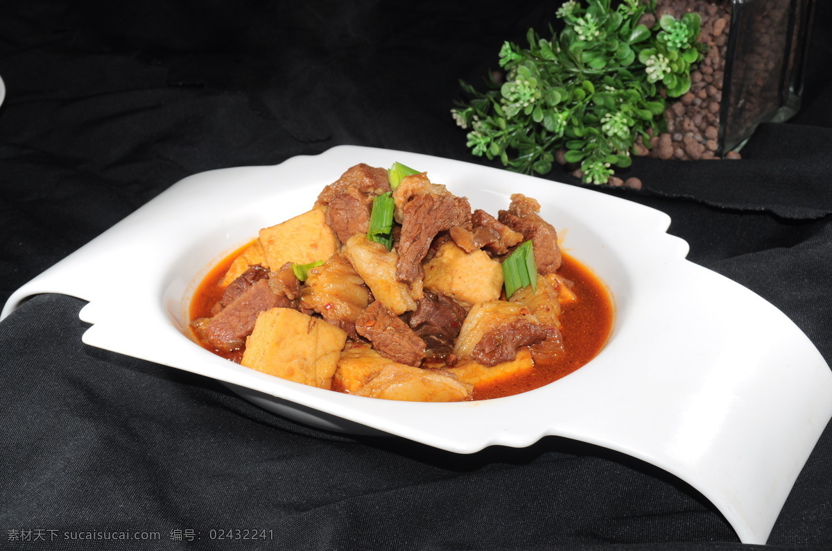 老豆腐炖牛腩 老豆腐 炖牛腩 豆腐 牛腩 牛肉 餐饮美食 传统美食