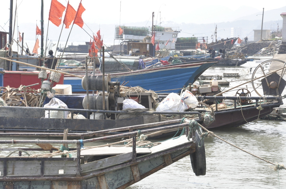 宁海码头渔船 宁海 码头 渔船 宁海湾 船 残破 轮胎 水面 交通工具 现代科技