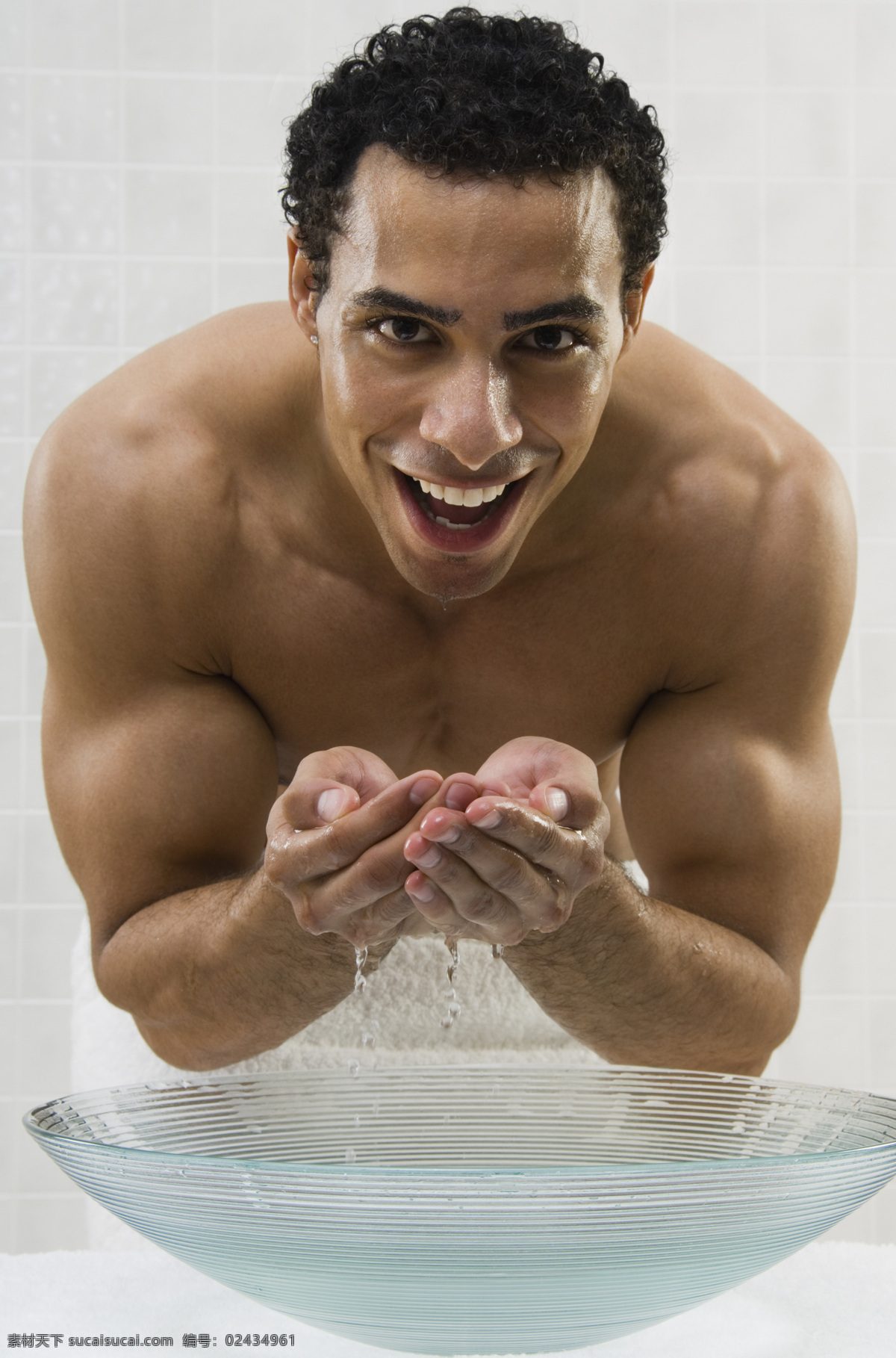 洗脸 肌肉 男 男性 男人 外国男性 肌肉男 强壮 猛男 健身 健美 运动员 男人图片 人物图片