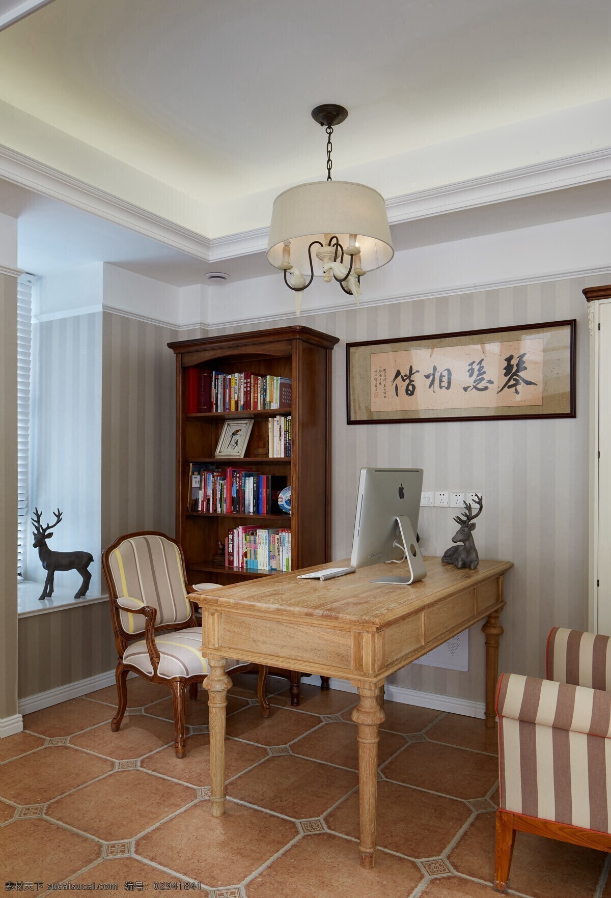 创意 传统 中式 书房 装修 效果图 复古吊灯 羚羊摆件 木制书桌 书画挂画 书籍 相框摆件