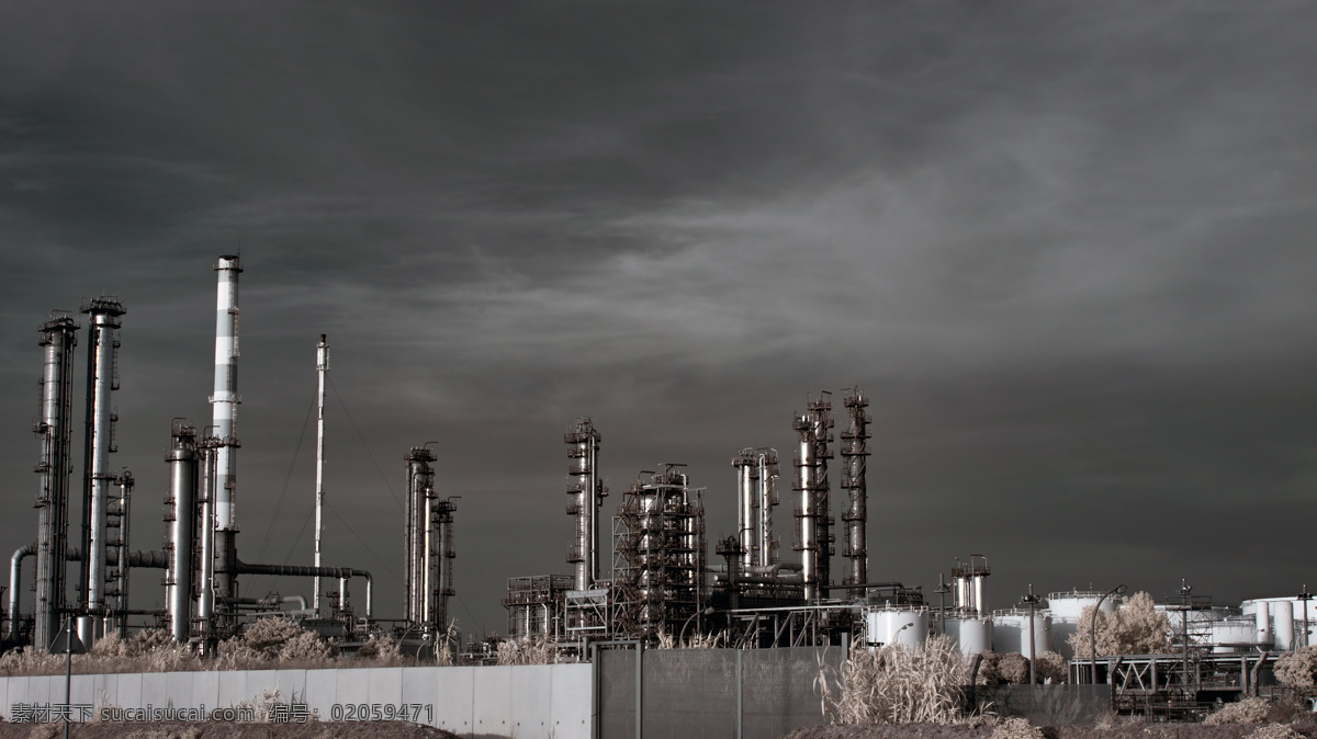 灰色 天空 下 炼油厂 天然气 工厂 原油加工 石油工业 工业生产 工业机械设备 现代科技