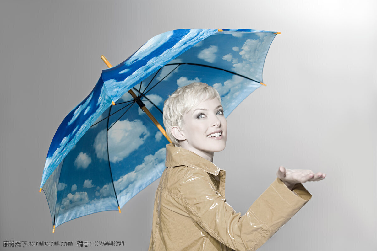 打着 伞 外国 女人 高清 大图 人物 女性 外国女人 打伞 雨伞 蓝天白云 皮衣 伸手 转身 黑白 灰色背景 灰暗 图像 相片 照片 照相 人物图库 高清大图 生活人物 人物图片