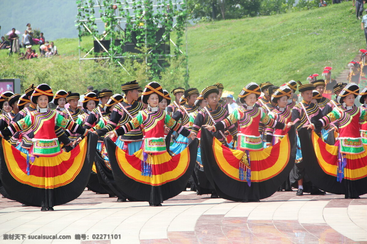 彝族 舞蹈图片 服装 饰品 文化艺术 舞蹈 舞蹈音乐 彝族舞蹈 火把节 psd源文件