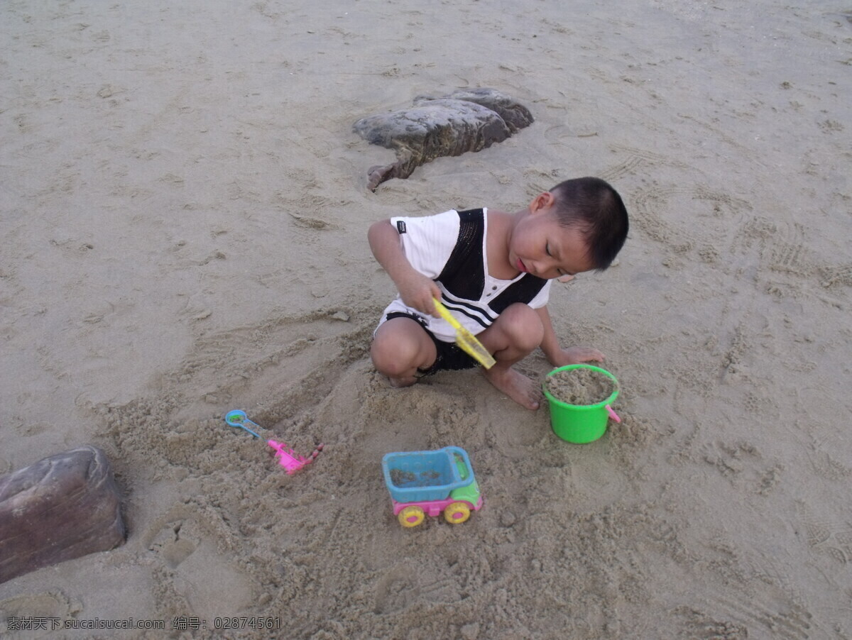 儿童 儿童幼儿 人物图库 沙滩 童年 玩具 玩耍 上 玩 沙子 小孩 可爱沙子 psd源文件