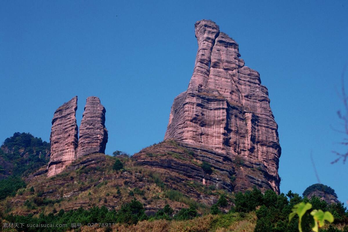 丹霞山 广东 韶关 森林 群山 丹霞山风光 树木 蓝天 丹霞地貌 世界遗产 自然风景 旅游摄影