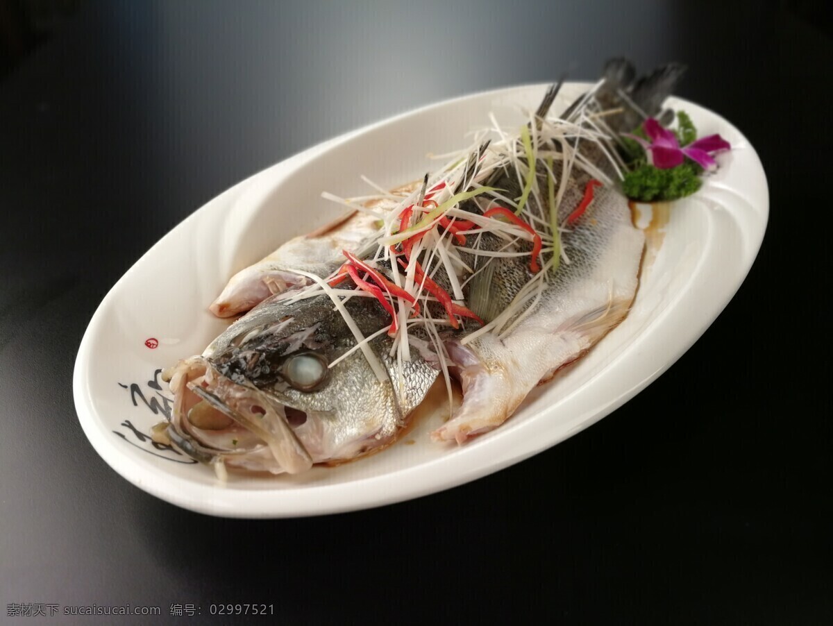 清蒸鲈鱼 清蒸 鲈鱼 海鲈鱼 海鲈 蒸 餐饮美食 传统美食