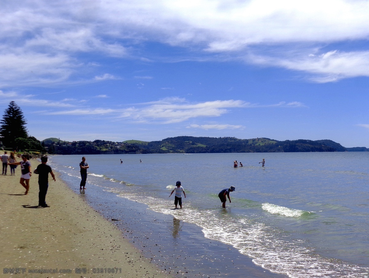 天空 蓝天 白云 远山 大海 海水 海浪 海滩 游人 戏水 休闲 新西兰 海滨 风光 旅游摄影 国外旅游