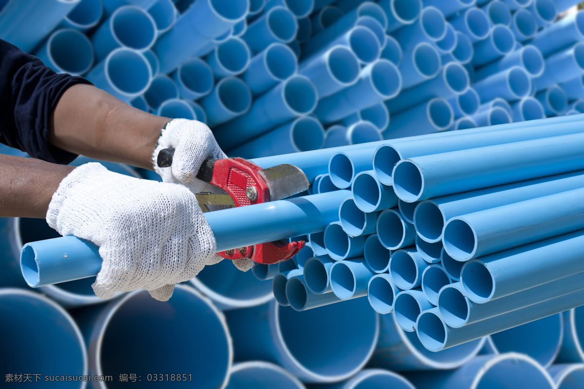 切割 pvc 工人 电工 套管 塑料管 塑胶管 塑料管件 塑胶管件 pvc管件 电工套管 工业生产 现代科技