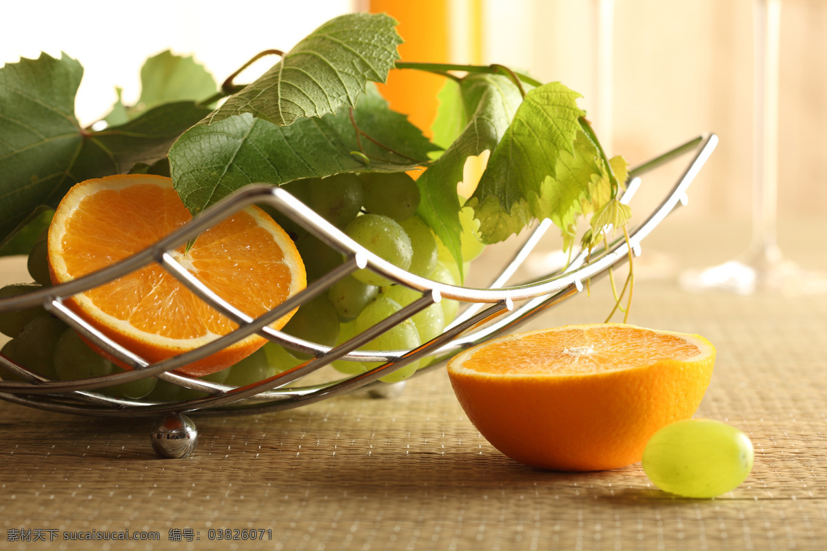 水果盘 里 橙子 葡萄 果实 果子 水果 新鲜水果 水果背景 水果图片 餐饮美食