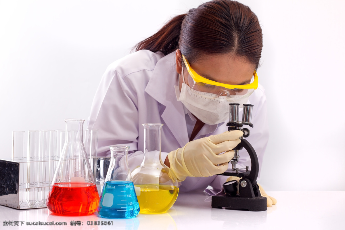 显微镜 研究 化学 科学家 试管 试剂 量杯 试验器皿 化学研究员 化学试验 科学研究 女科学家 研究员 科技图片 现代科技