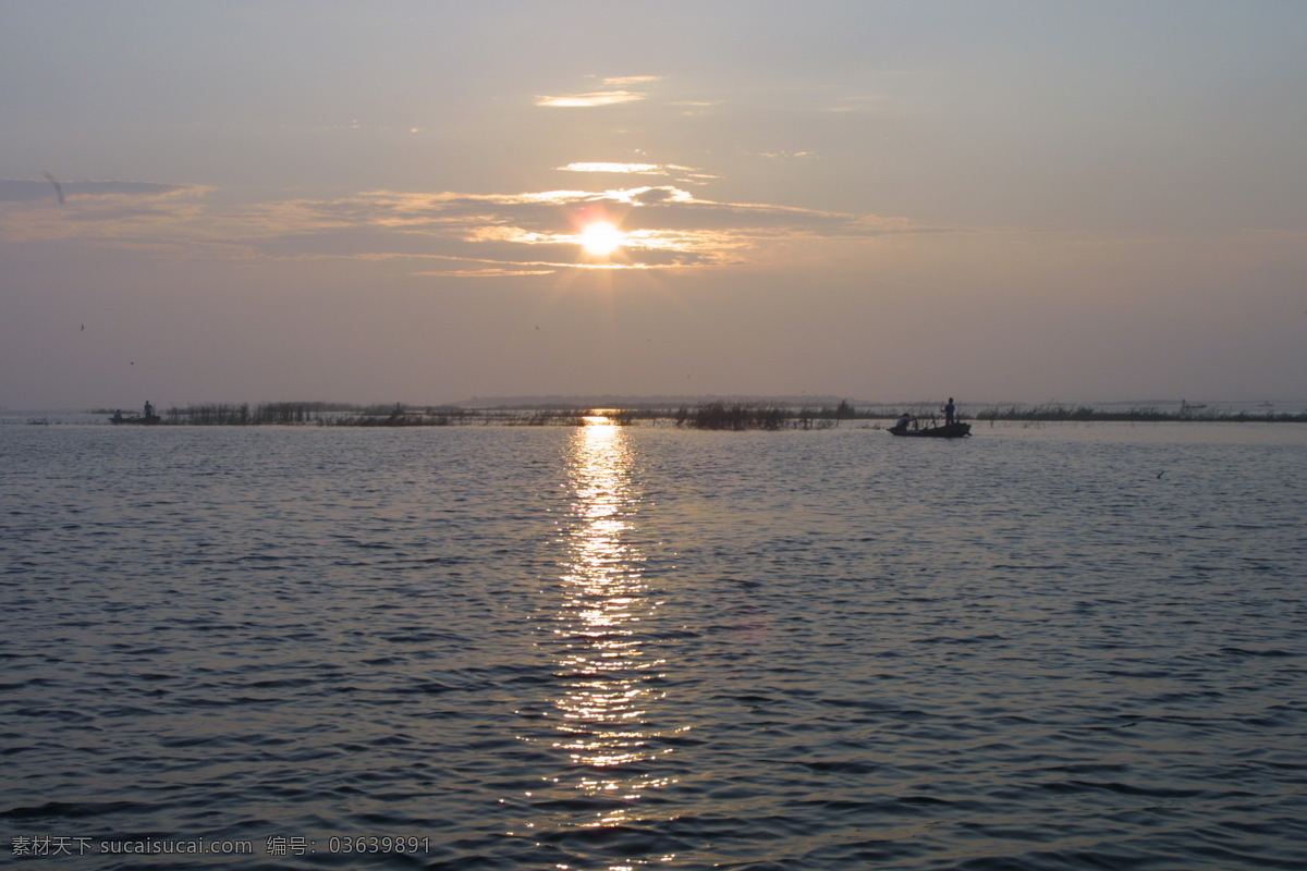 衡水湖 日出 碧波荡漾 湖水 日出东方 远方的芦苇 小船 划船的人 自然风景 旅游摄影