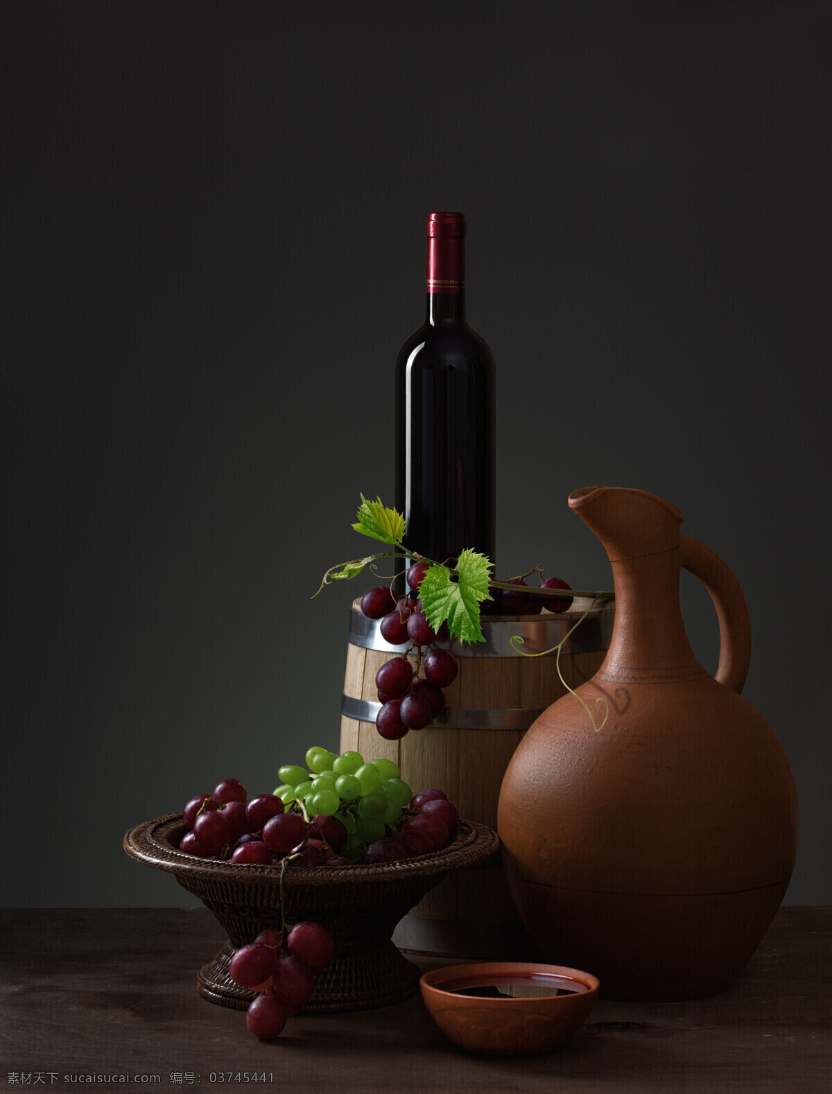 酒桶 葡萄酒 红酒 高脚杯 玻璃酒杯 酒瓶 红酒木桶 红酒摄影 红酒和葡萄 红酒特写 黑色