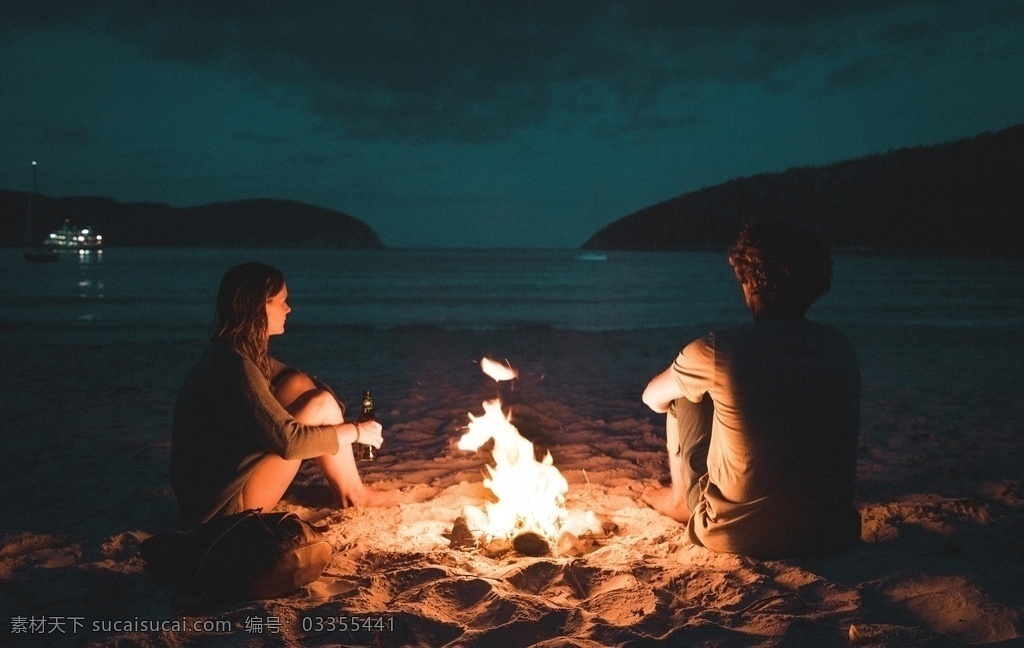 夜色下的篝火 篝火 夜色 夜幕 情侣 夫妻 玩耍 娱乐 各色人物 生活百科 娱乐休闲
