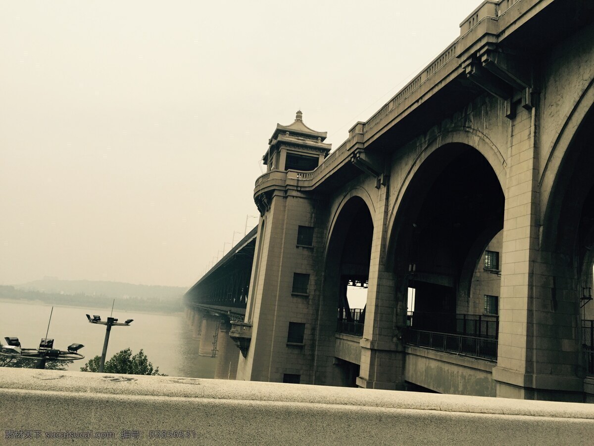长江大桥 早晨 武汉 长江 大桥 江滩 旅游摄影 国内旅游 白色