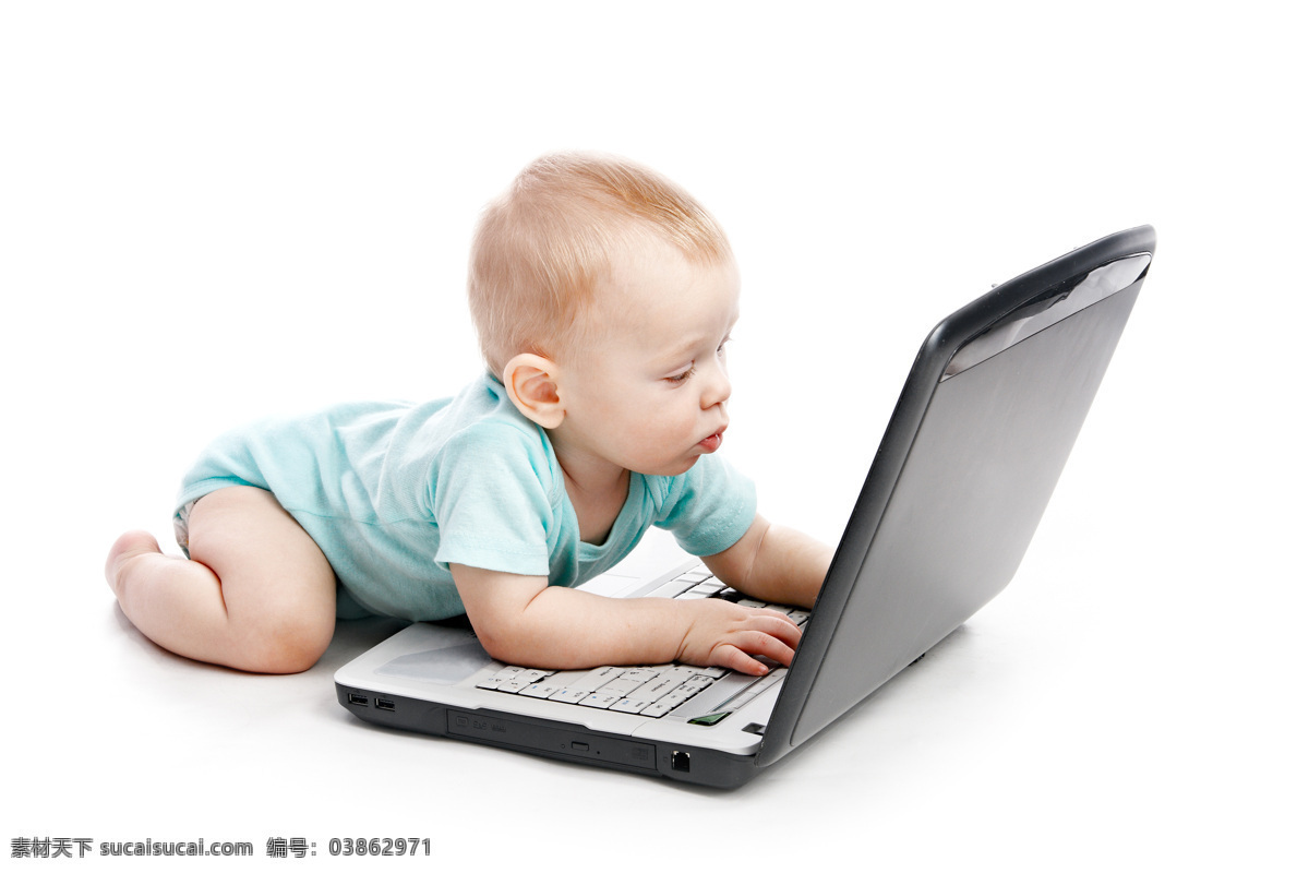 趴 玩电脑 小 男孩 笔记本电脑 手提电脑 小男孩 小男生 婴幼儿 幼童 小孩子 美女图片 人物图片