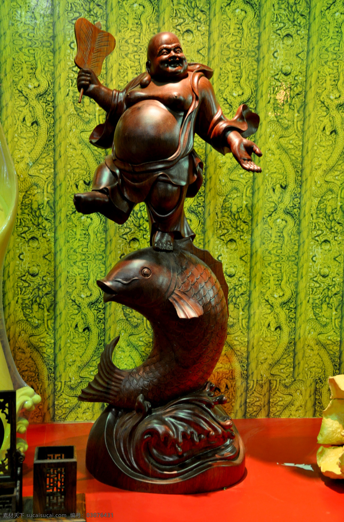弥勒佛木雕 精雕细琢 雕刻艺术 弥勒佛 八焦扇 佛教 传统 文化 宗教信仰 传统文化 文化艺术
