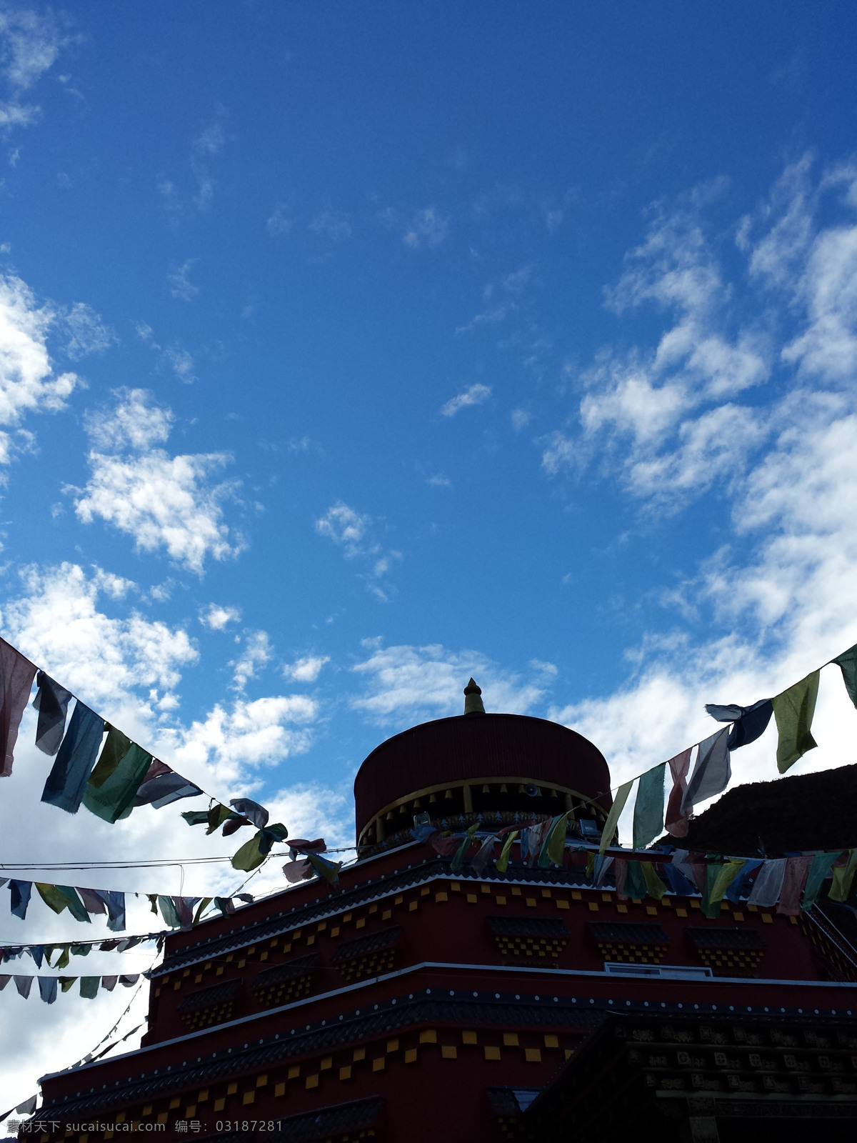 藏族 经幡 云南 藏区 高原 风马旗 蓝天 白云 旅游摄影 国内旅游