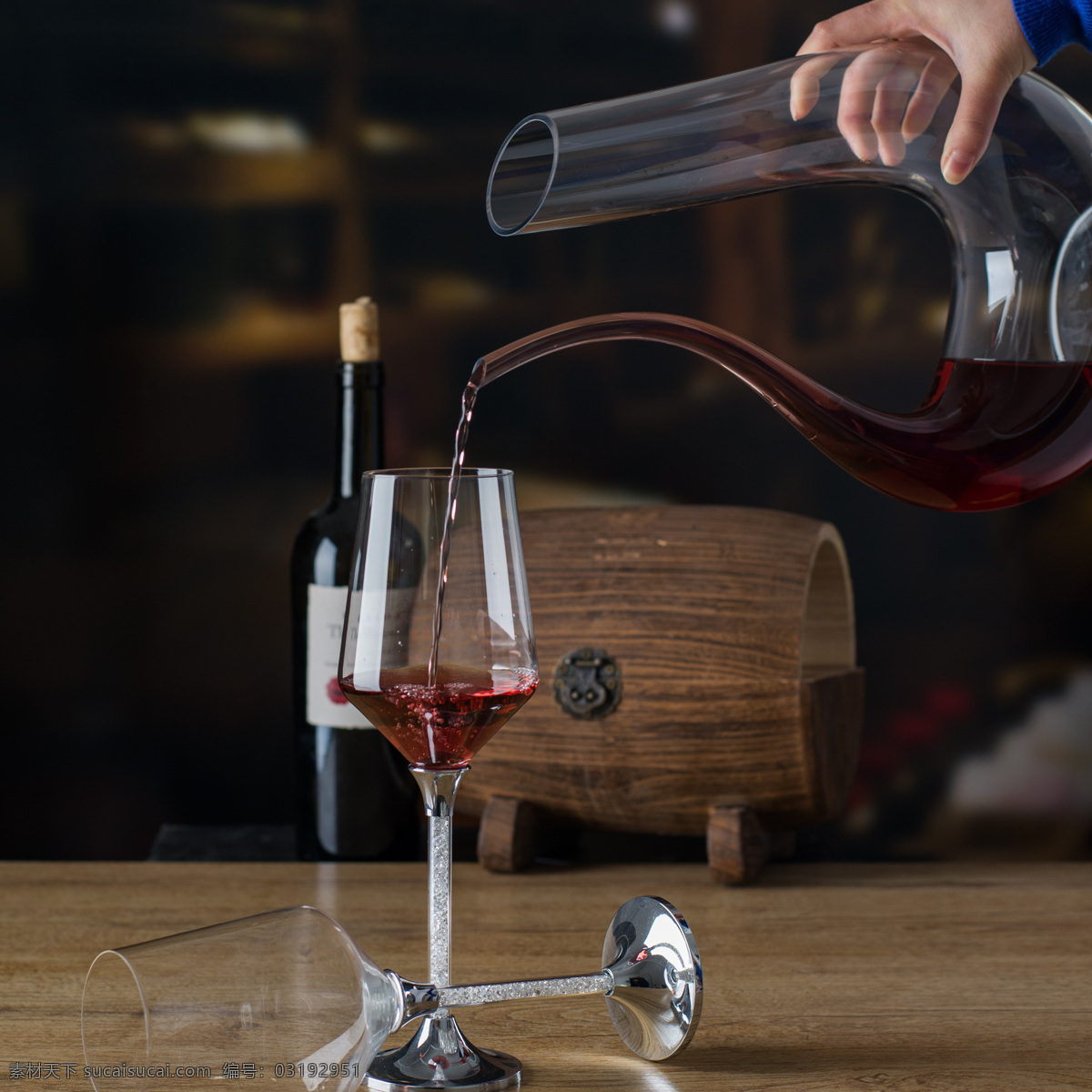 玻璃器皿摄影 红酒 酒杯 倒酒 醒酒器 红酒杯 玻璃酒杯 玻璃 餐饮美食 饮料酒水