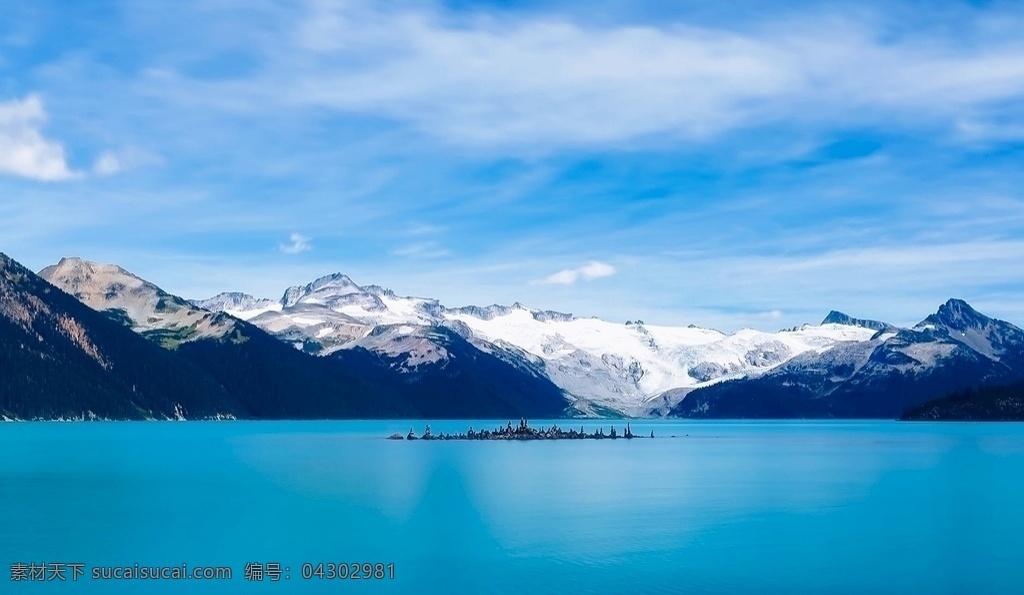 冰湖雪山 雪山 山峰 冰湖 湖面 湖面如境 蓝天白云 自然景观 山水风景