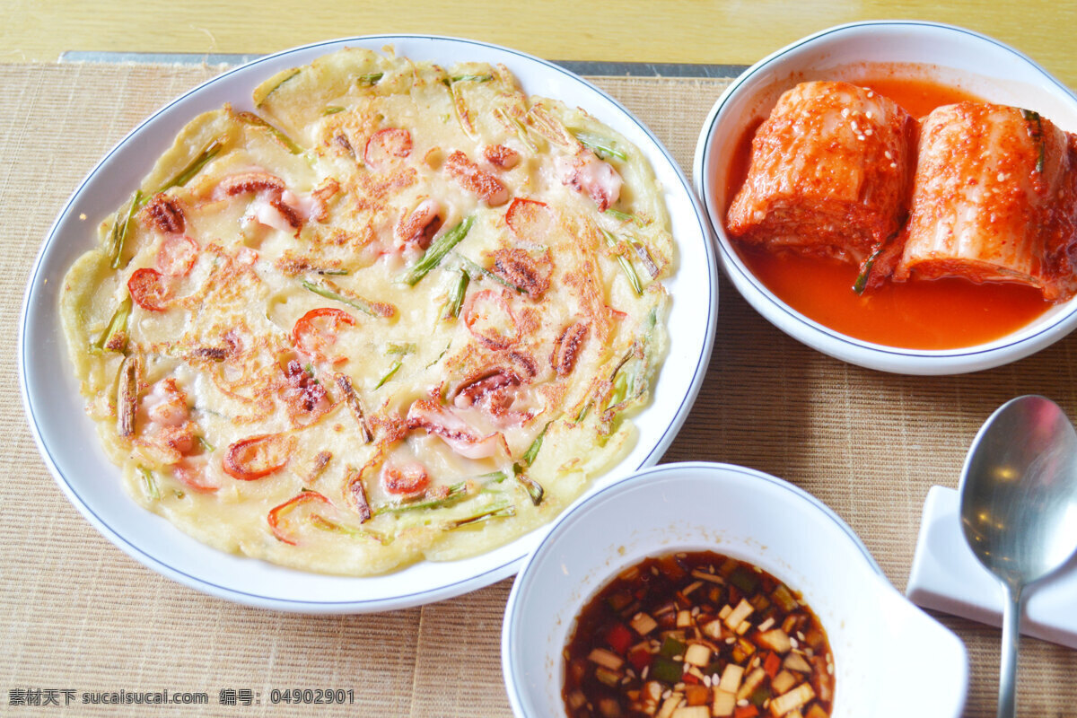 韩式 烤肉 馆 海鲜 煎饼 韩式烤肉馆 鱿鱼 青椒 酱料 泡菜 美食摄影 餐饮美食 传统美食