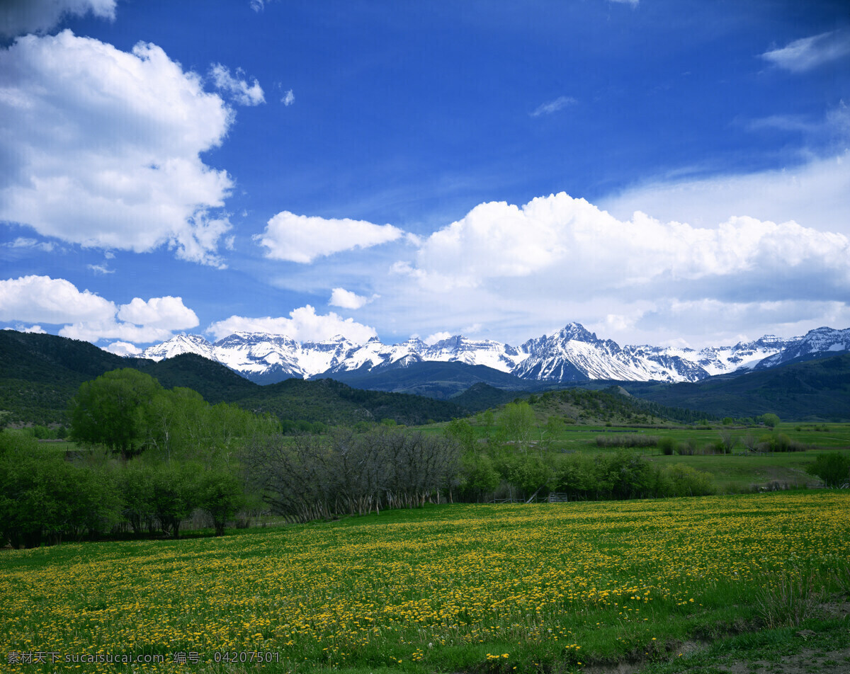 春天 自然风景 山水风景 雪山 蓝天白云 草地 山峰 自然风光 景色 美景 风景 摄影图 高清图片 风景图片