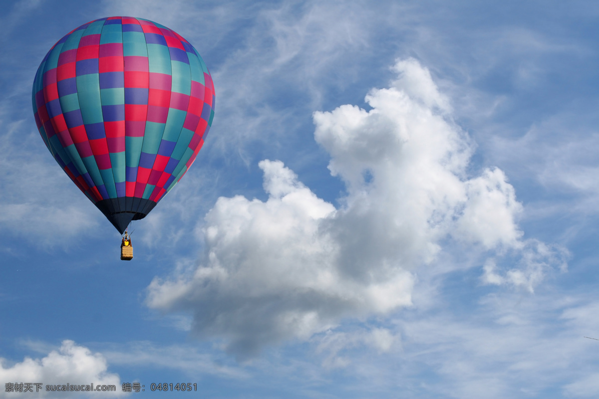 热气球 升空 热气球摄影 气球素材 彩色气球 天空 蓝天白云 云朵 云层 摄影图库 汽车图片 现代科技