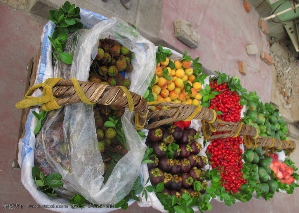 漂亮的果篮 水果 果篮 地毯 水果摊 漂亮的水果 五颜六色 蔬果 篮子 路边水果摊 生物世界