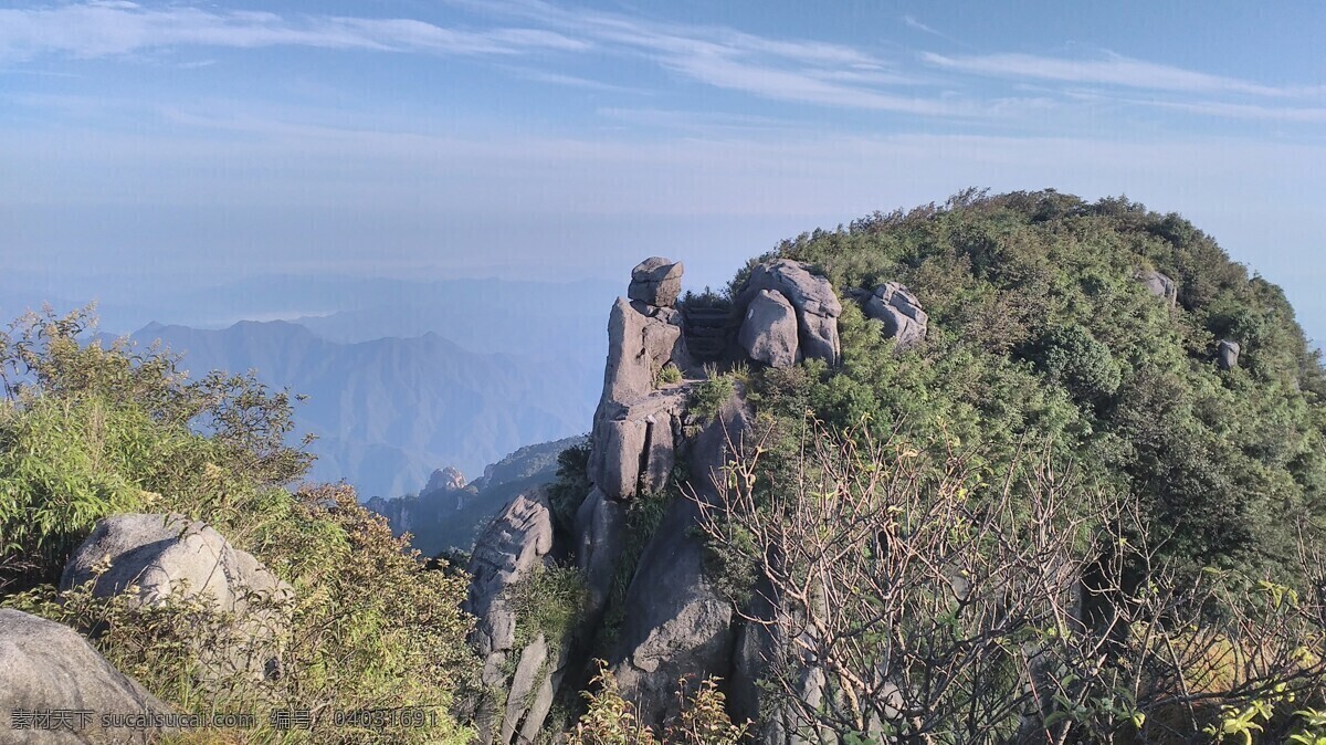 高山石梯 云顶 白云 蓝天 蓝天白云 云峰 云上 天上 天空 天顶 山峰 高山 山上 高山上 山顶 顶峰 山 高山白云 石头 雾 云雾的山峰 层层山 层层高山 草 中国风 森林 树林 花草 悬崖 悬崖峭壁 高空 旅游摄影 自然风景