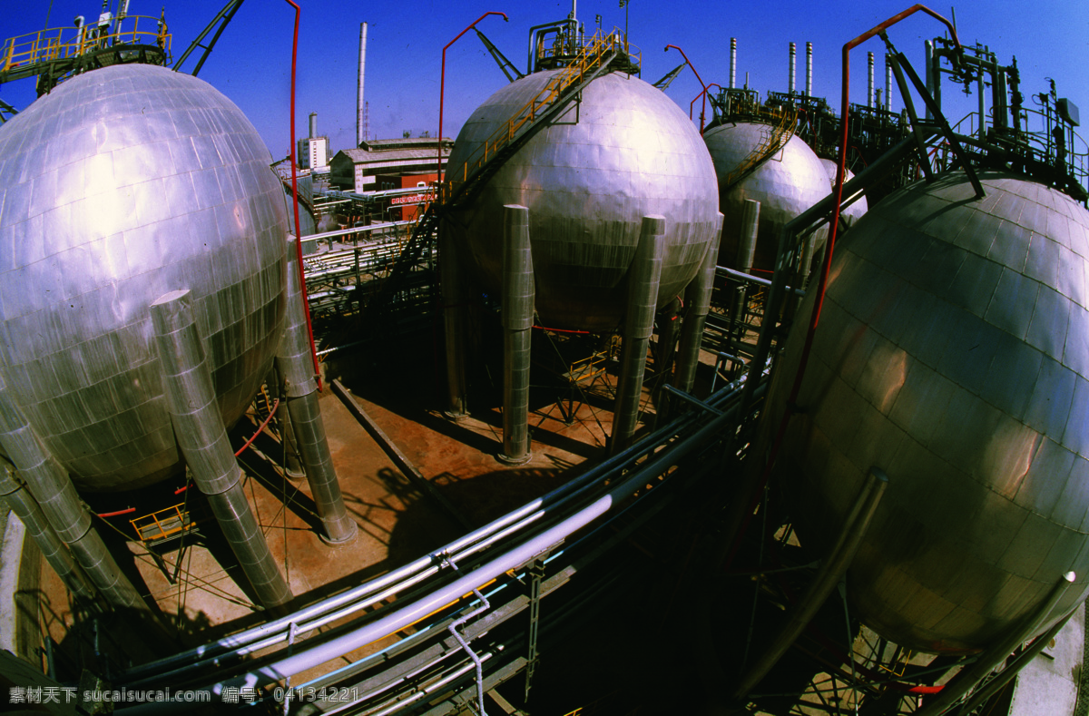 石油天然气罐 石油罐 天然气罐 圆罐 蓝天 球体罐 能源 石油管道 天然气管道 工业生产 现代科技