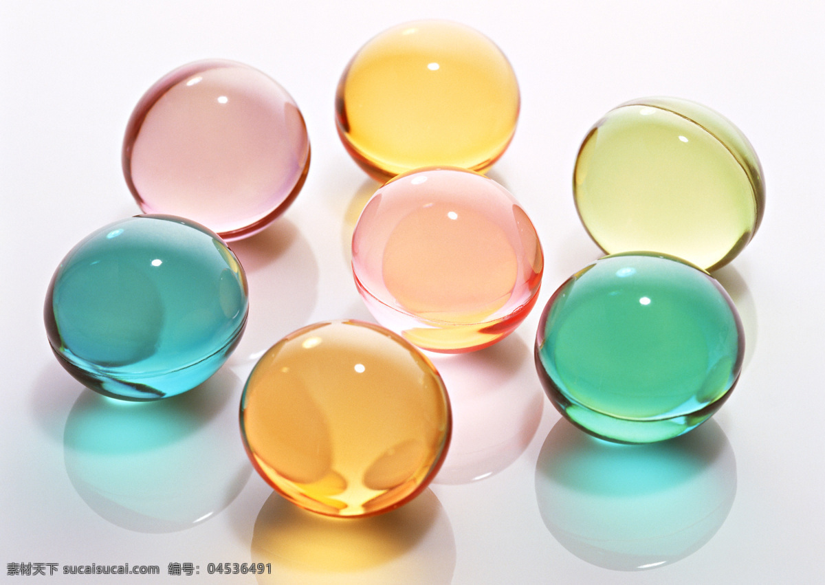 水晶 玻璃球 背景 彩色 蓝色背景 摄影图 水晶球 彩色球 透明球 透明水球 其它图片