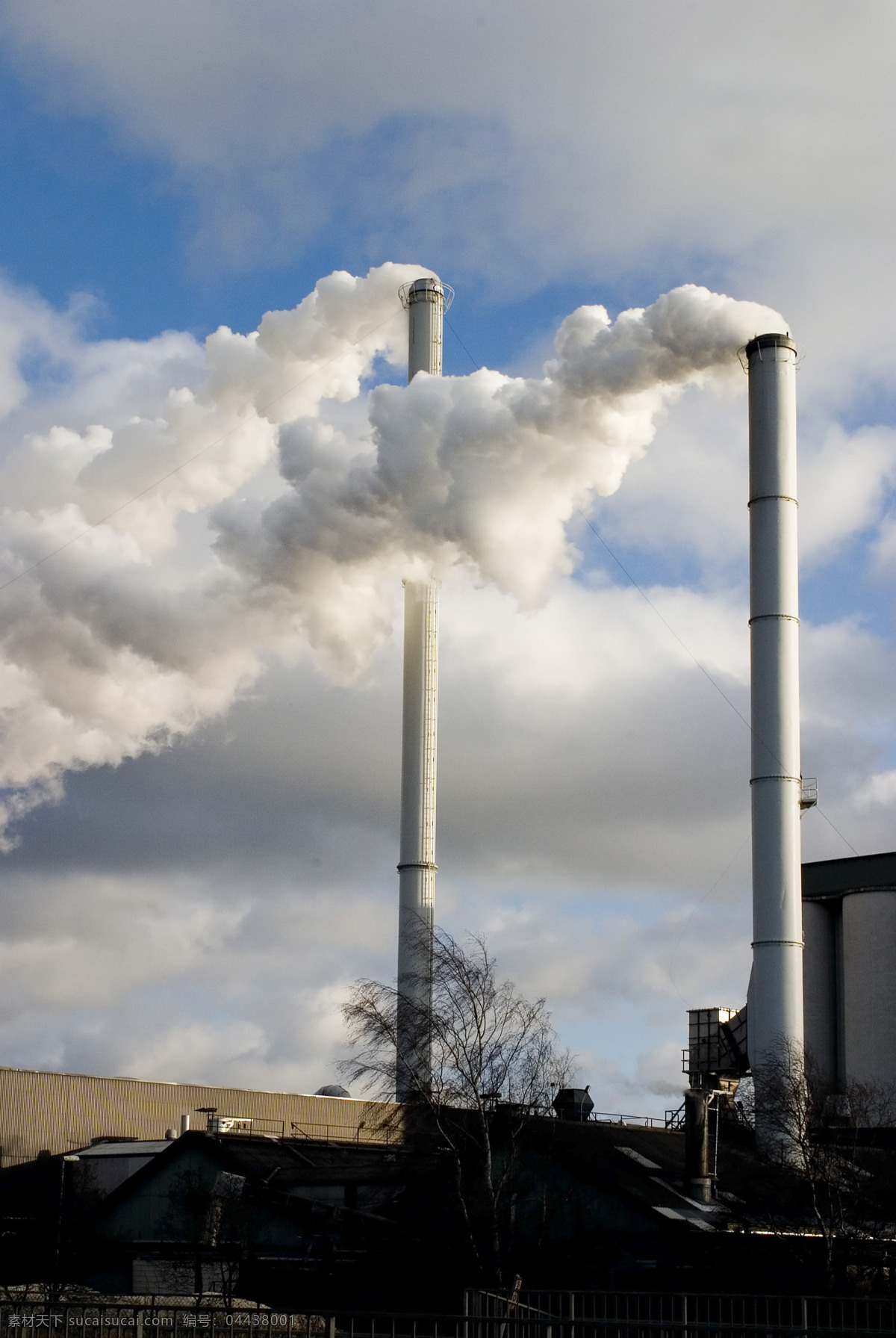 工业基地风光 工业基地 工厂 厂房 烟筒 烟囱 冒烟 烟雾 蓝天 污染环境 重工业 工业生产 现代科技