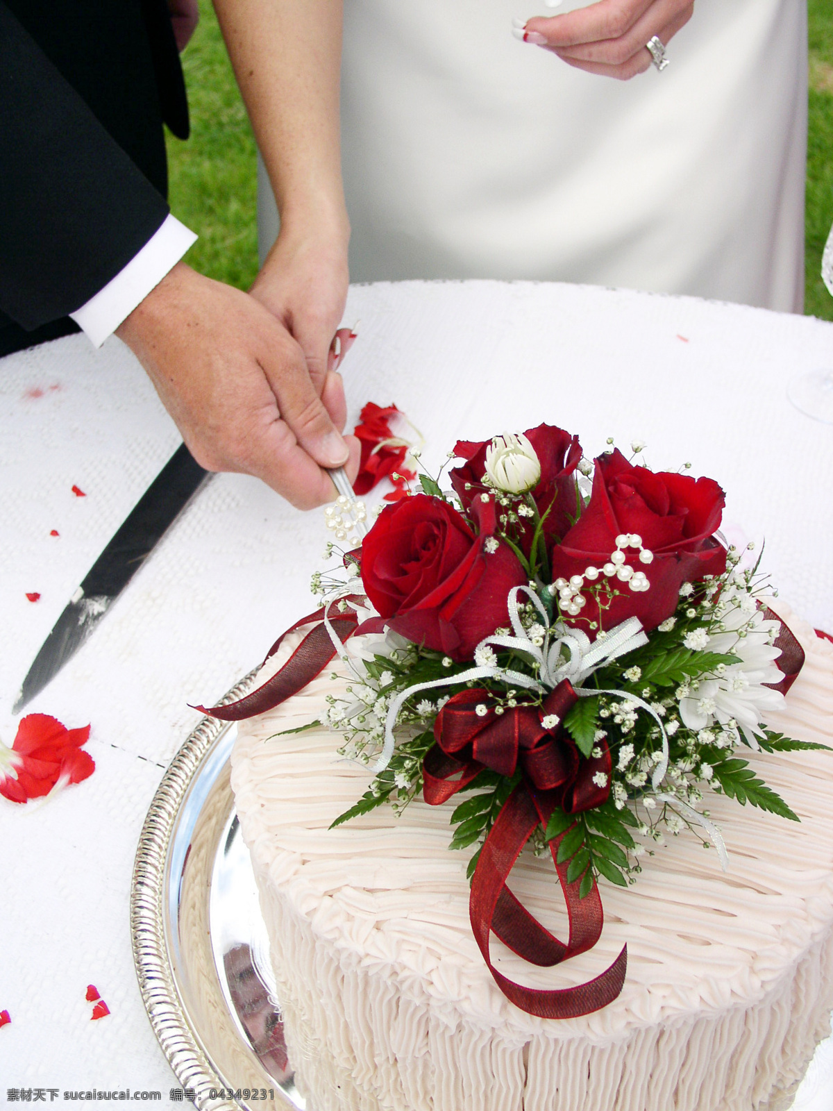 婚礼 蛋糕 婚礼蛋糕 结婚 玫瑰花 鲜花 花朵 温馨浪漫 红玫瑰 婚礼图片 生活百科