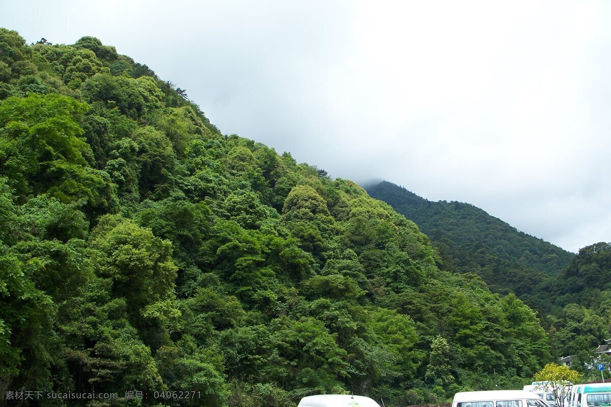 翠绿 大山 高山 绿树 绿色大山 高山远景 白云 国内旅游 旅游摄影