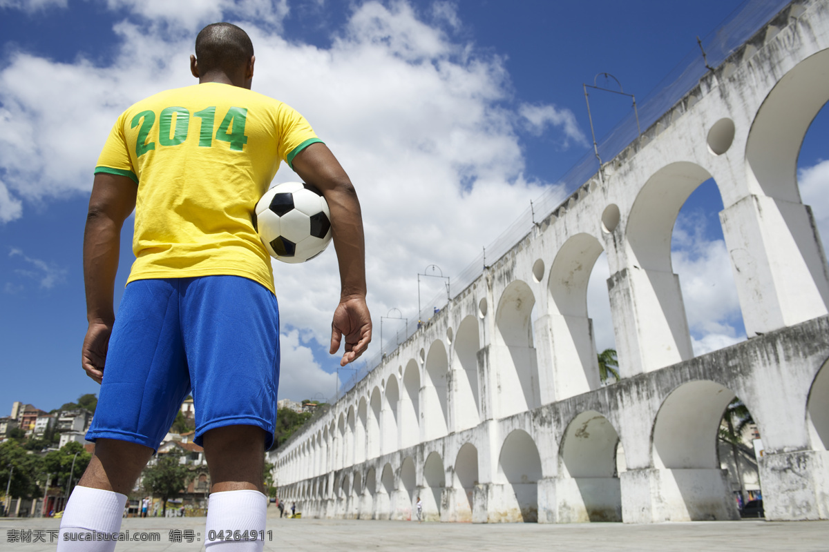 抱 足球 运动员 帅哥 巴西 建筑 体育运动 生活百科