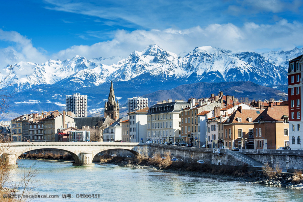 欧洲小镇 雪山 雪山下的建筑 桥 河 欧洲 欧洲风景 小镇风光 小镇 蓝天 风景 美景 大自然 旅游摄影 国外旅游