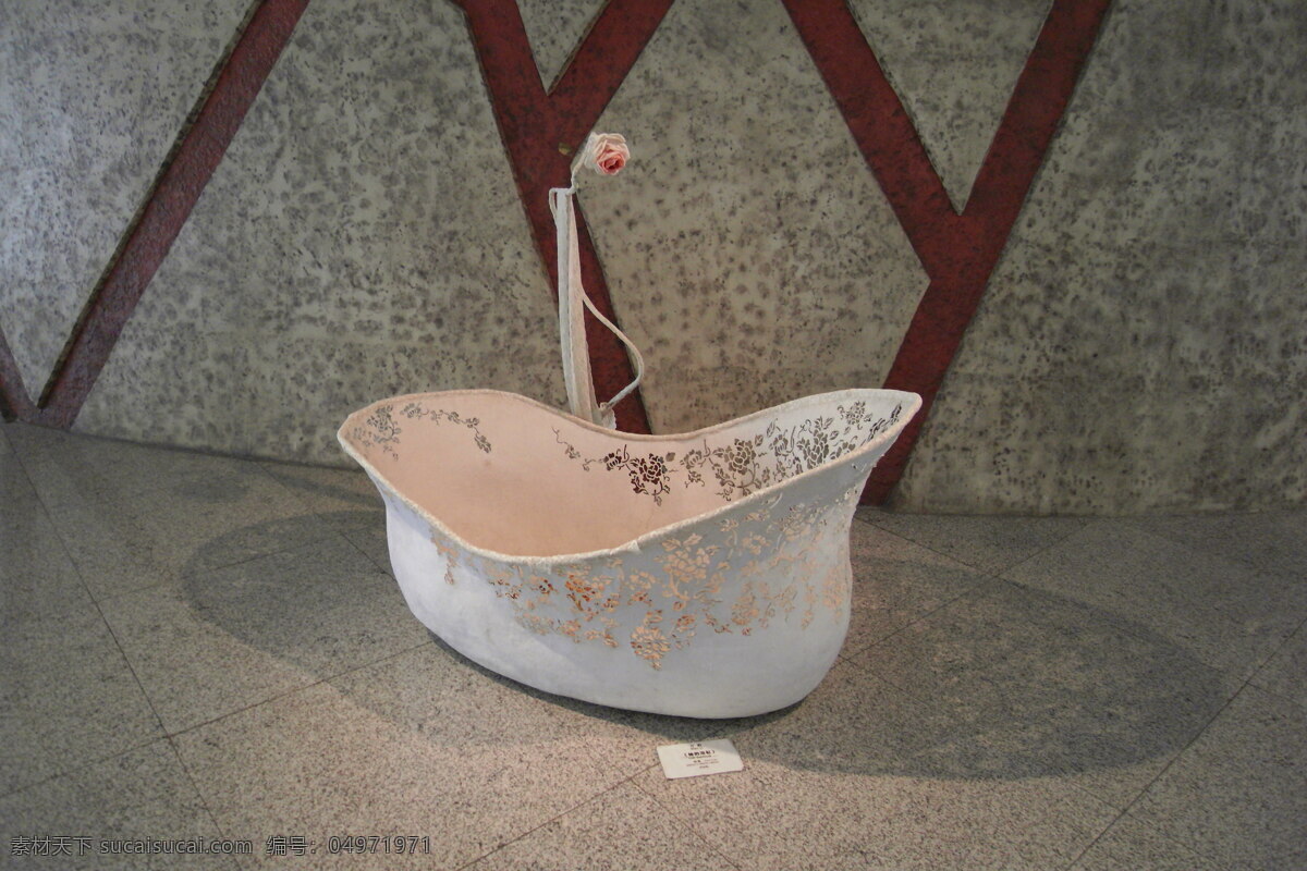 浴缸 武汉 艺术馆 纸 艺术品 白色 玫瑰 武汉艺术馆 文化艺术