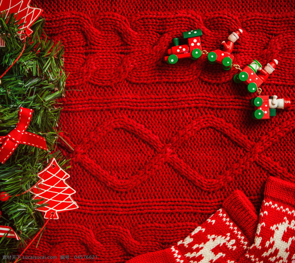 红色 针织 背景 袜子 绿色 叶子 小火车 圣诞树 背景素材