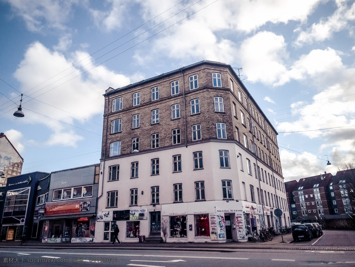丹麦 街头 撞 色 公寓 撞色 建筑 简约 设计感 白色 棕色 蓝天 千库原创