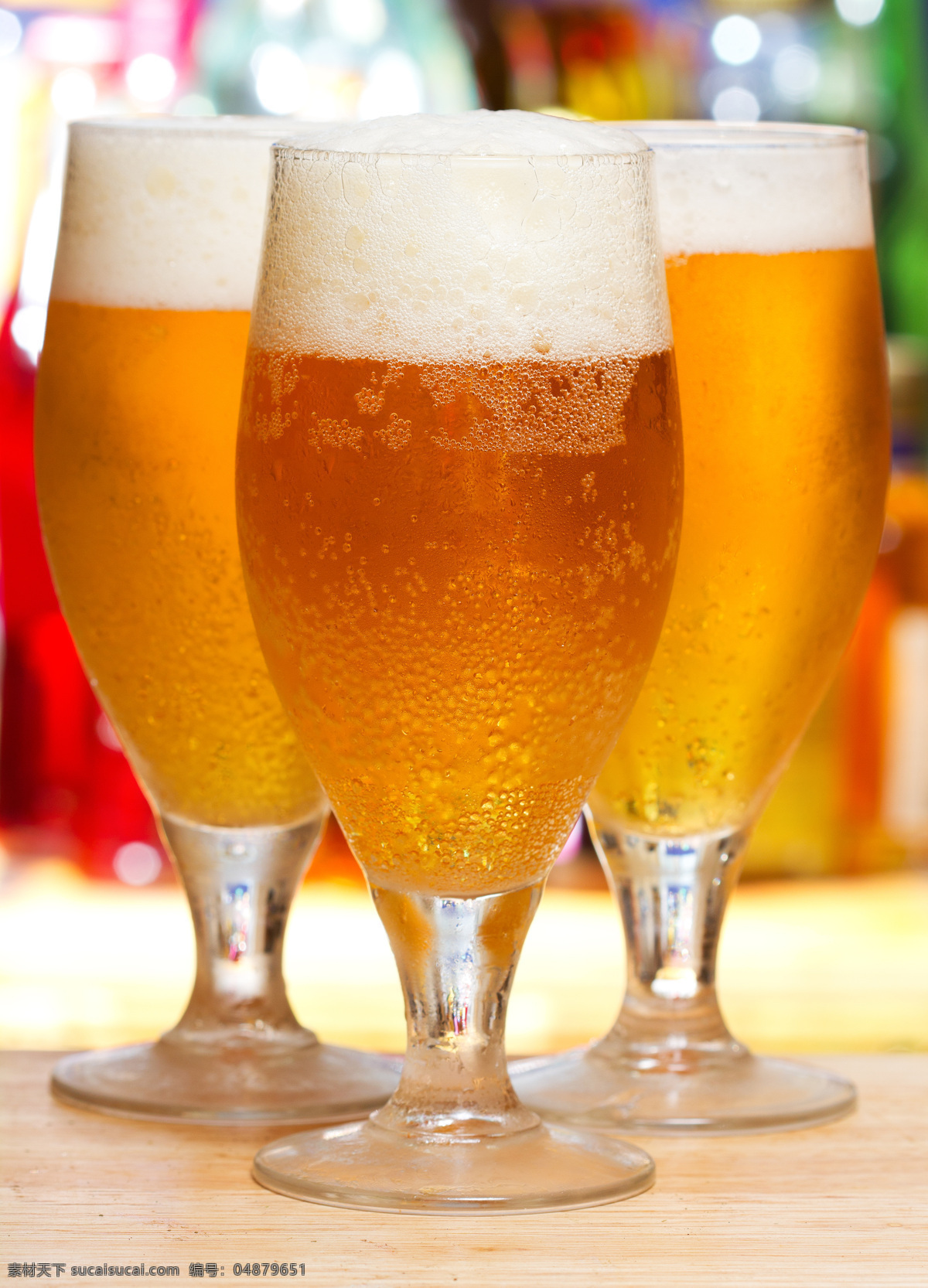 三杯啤酒 啤酒 啤酒杯子 啤酒酒杯 玻璃杯子 高脚杯 酒水饮料 餐饮美食 白色