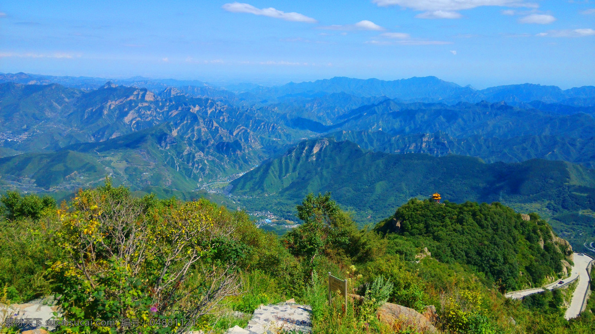 山峰 远山 绿树 自然风光 森林植被 群山山脉 蓝天白云 高山 天空 户外 自然 山峦 山腰 山岭 山峦图片 绿山 山系 山脉 树木 树林 林区 林业 宏源图库 自然景观 山水风景