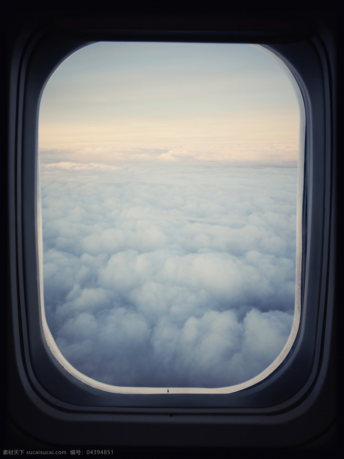 窗外的白云 窗户 窗外 白云 天空 飞机窗户 其他风光 自然景观 黑色