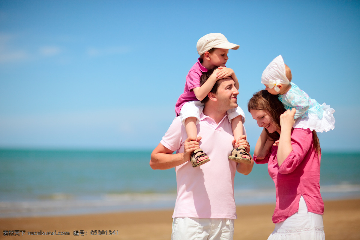海边 度假 一家人 人物 休闲 幸福一家人 开心 沙滩 生活人物 人物图片