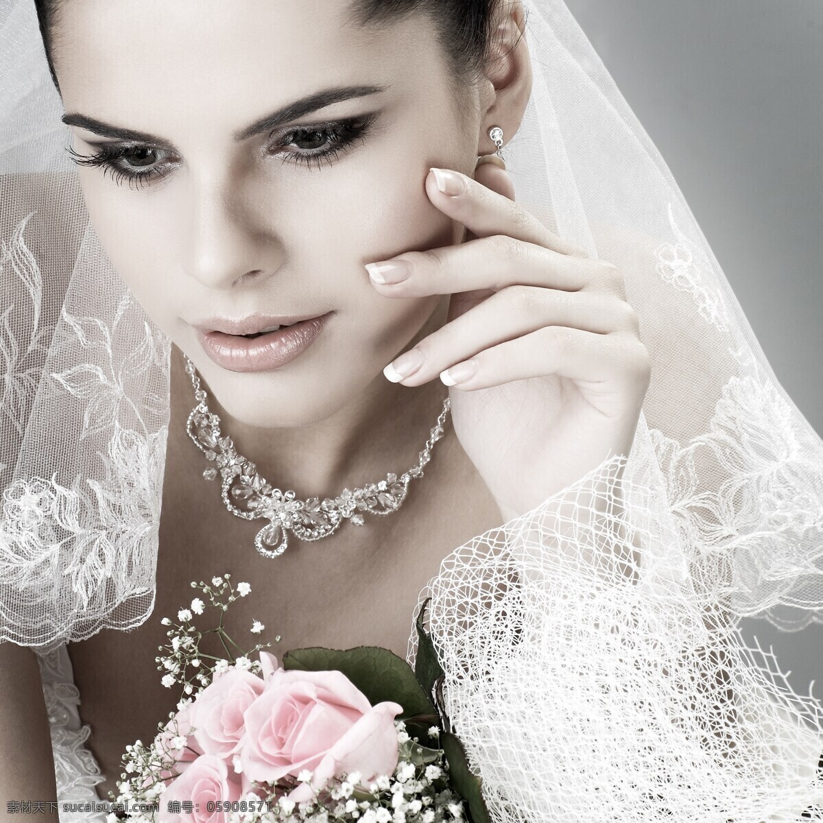美丽 新娘 女人 外国女人 婚纱 鲜花 花朵 玫瑰花 情侣图片 人物图片