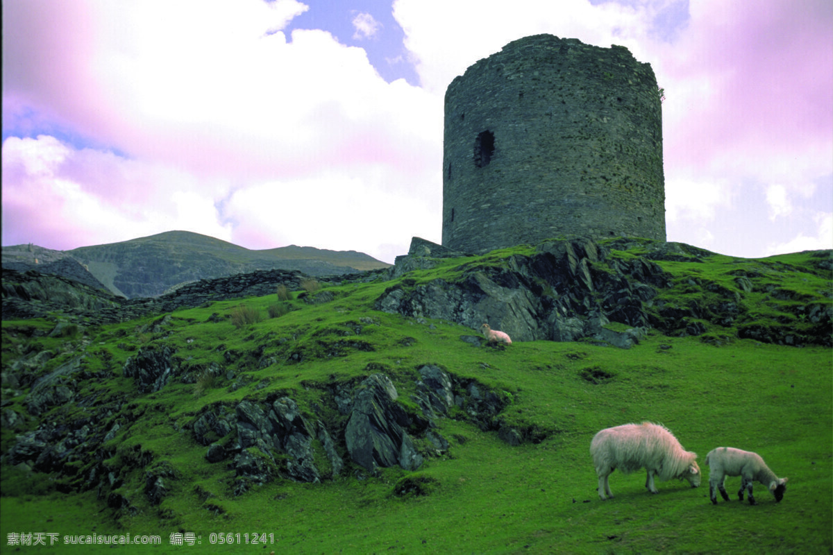唯美的碉堡 蓝天绿地 蓝天绿地羊 羊吃草 古建筑 老旧建筑 外国风情 交通建筑 旅游摄影 国外旅游