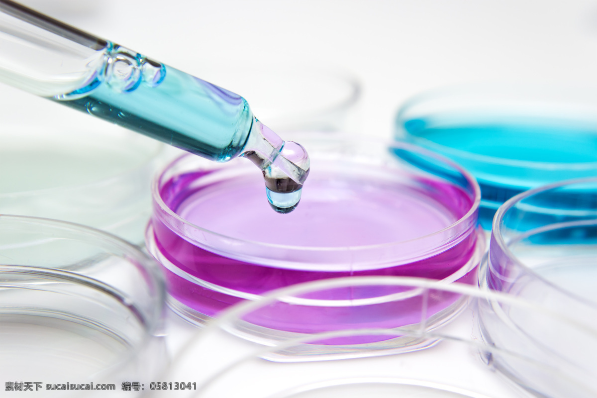 生物学 实验 生物学实验 容器 实验品 医学 医疗 科学研究 戴 防毒面具 人 防护服 工业科技 医疗护理 现代科技