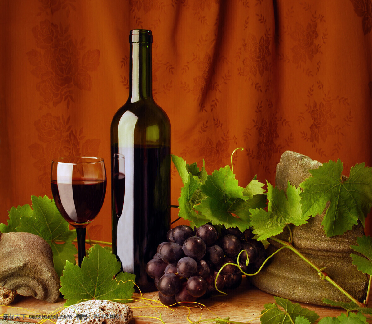 葡萄酒 紫 葡萄 酒瓶 酒杯 葡萄藤 紫葡萄 酒水 饮料 食物 食材 水果蔬菜 餐饮美食 红色