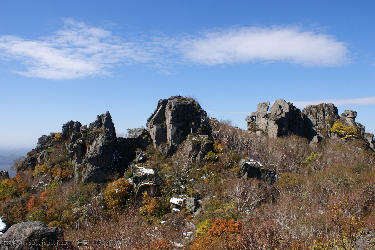 黑龙江省 集贤县 旅游景点 秋季 名胜 砬子 山峦 蓝天 白云 风景名胜 自然景观