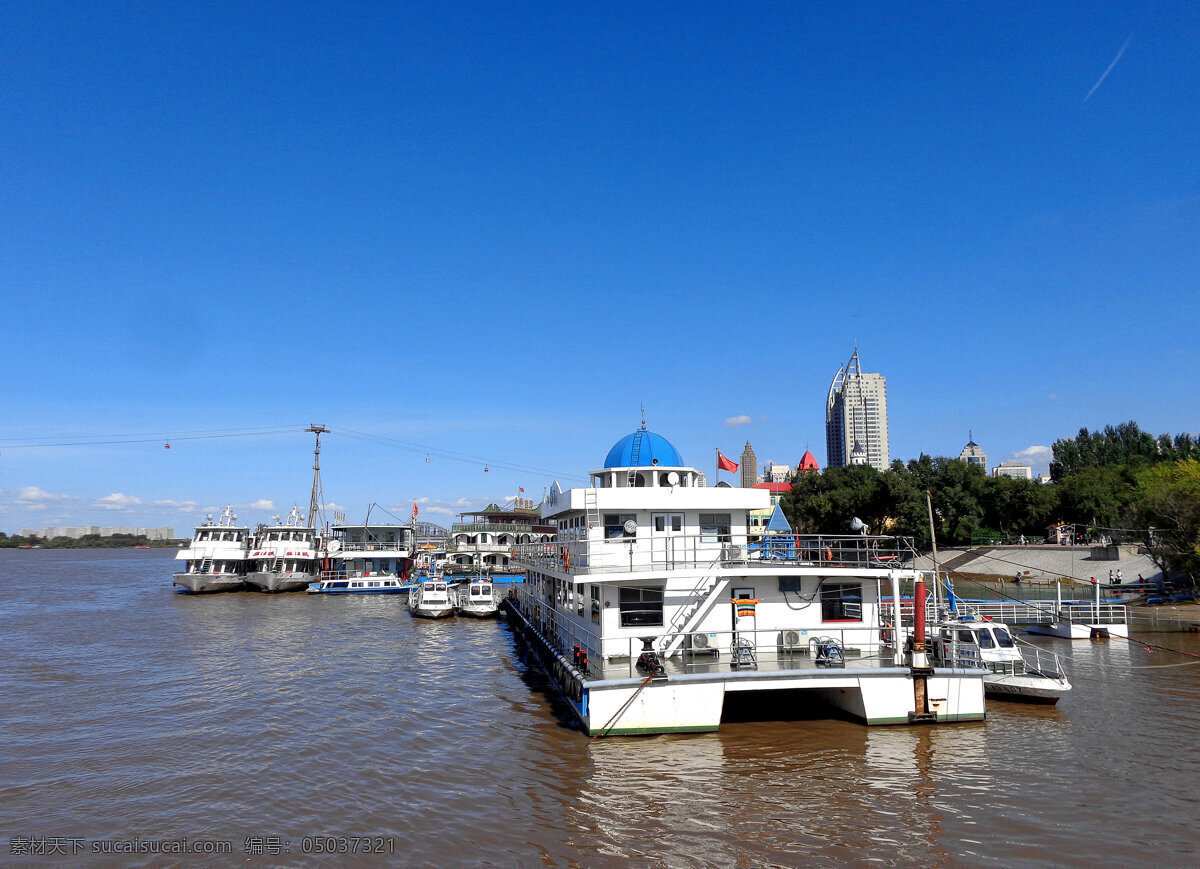 哈尔滨 松花江畔 风景 蓝天 白云 江水 绿树 建筑群 码头 游船 倒影 旅游摄影 国内旅游 蓝色