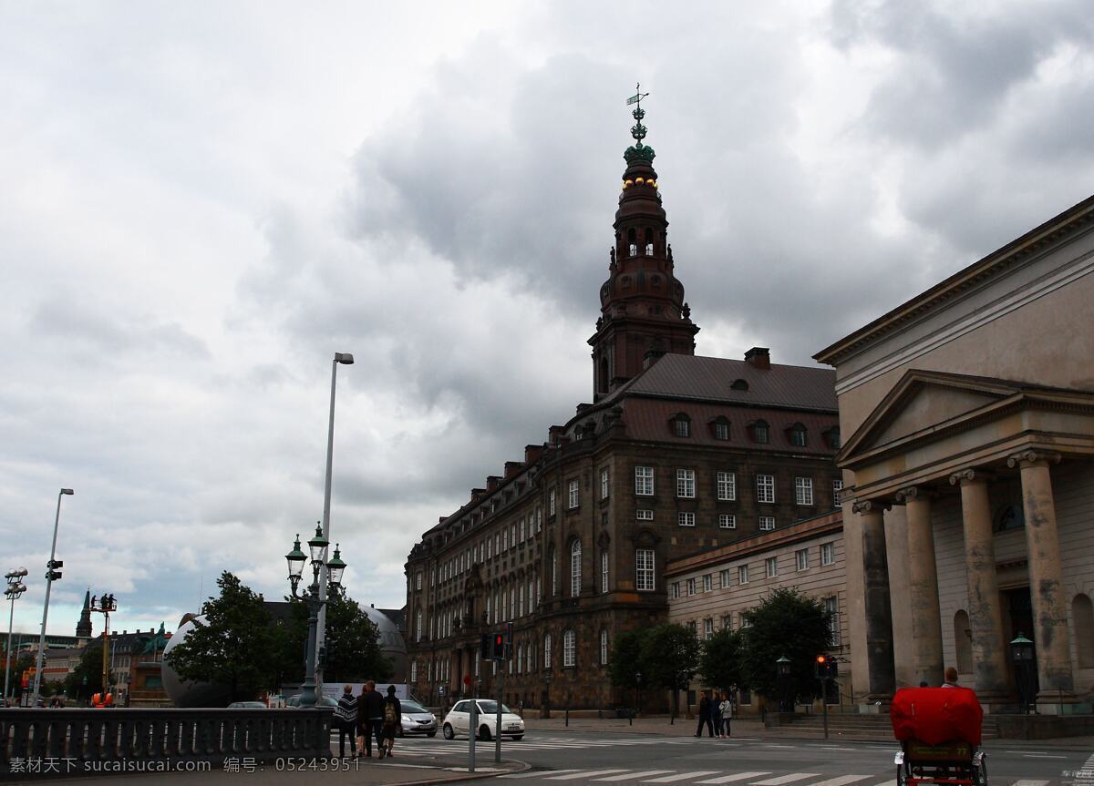 哥本哈根 街景 道路 车辆 行人 市政厅大楼 各种建筑 路灯 信号灯 阴天天空 丹麦 城市景观 旅游风光摄影 畅游世界 旅游篇 国外旅游 旅游摄影